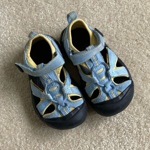 Keen Sandals Waterproof Light Blue Girls Boys Toddler Size 10 Hiking Swimming